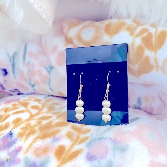 New *Authentic Triple Set of Freshwater Pearls 7mm x 5mm Dangle Gold Earrings - Picture 1 of 15